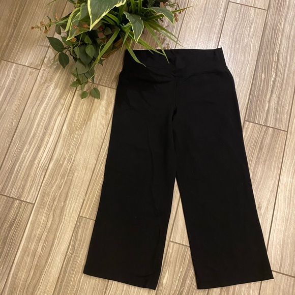 LULULEMON Relaxed Fit Crop - Picture 6 of 15